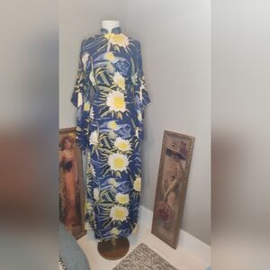 1940s Pake Muu Cold Rayon Floral Hawaiian Kimono Dress in Blue and Yellow